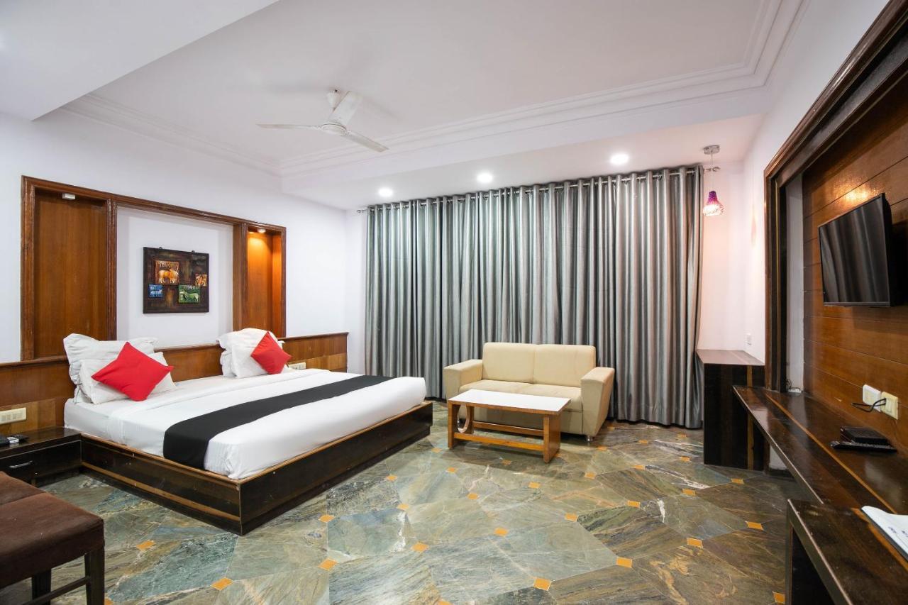 Collection O 49275 Hotel Suman City Gandhinagar Exteriör bild