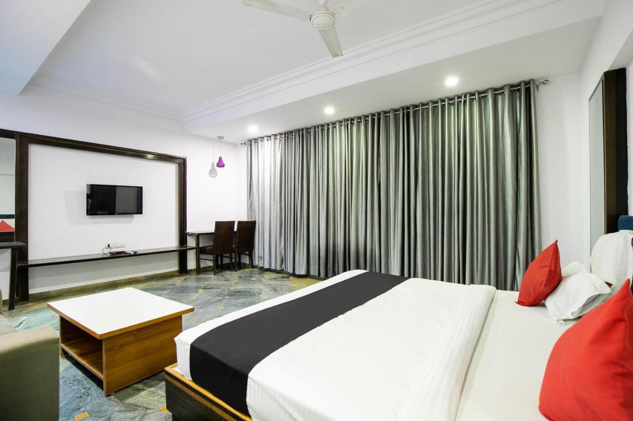Collection O 49275 Hotel Suman City Gandhinagar Exteriör bild