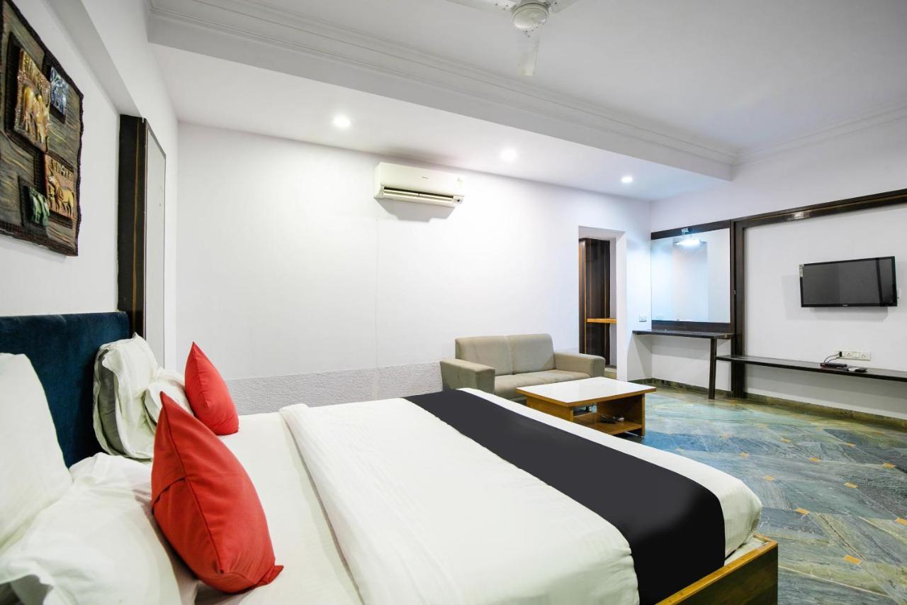 Collection O 49275 Hotel Suman City Gandhinagar Exteriör bild